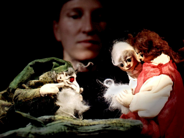 Szenenfoto: Schneeweißchen und Rosenrot