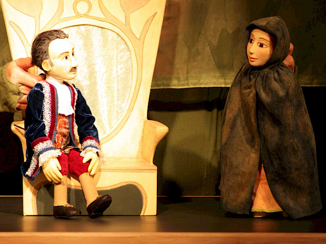 Szenenfoto: Die Erbsenprobe oder Die Prinzessin auf der Erbse