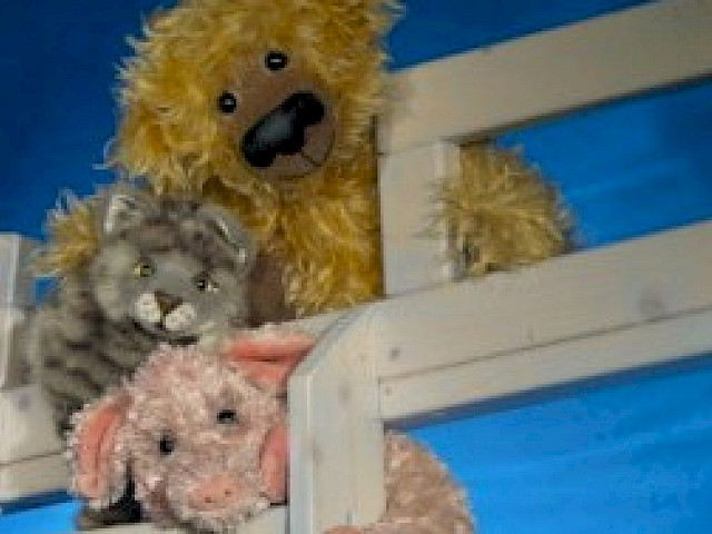 Szenenfoto: Schmusebär und Kratzekatze