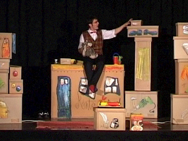 Szenenfoto: Die Hasenkiste - Oder warum Herr Anton plötzlich Karotten mochte