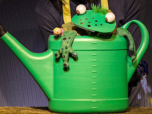 Szenenfoto: Frau Mangolds kleiner Garten