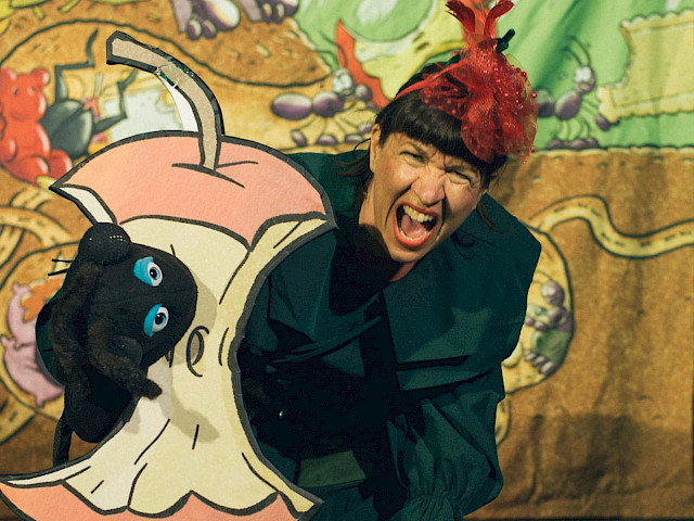 Szenenfoto: Glücklicherweise Ameise