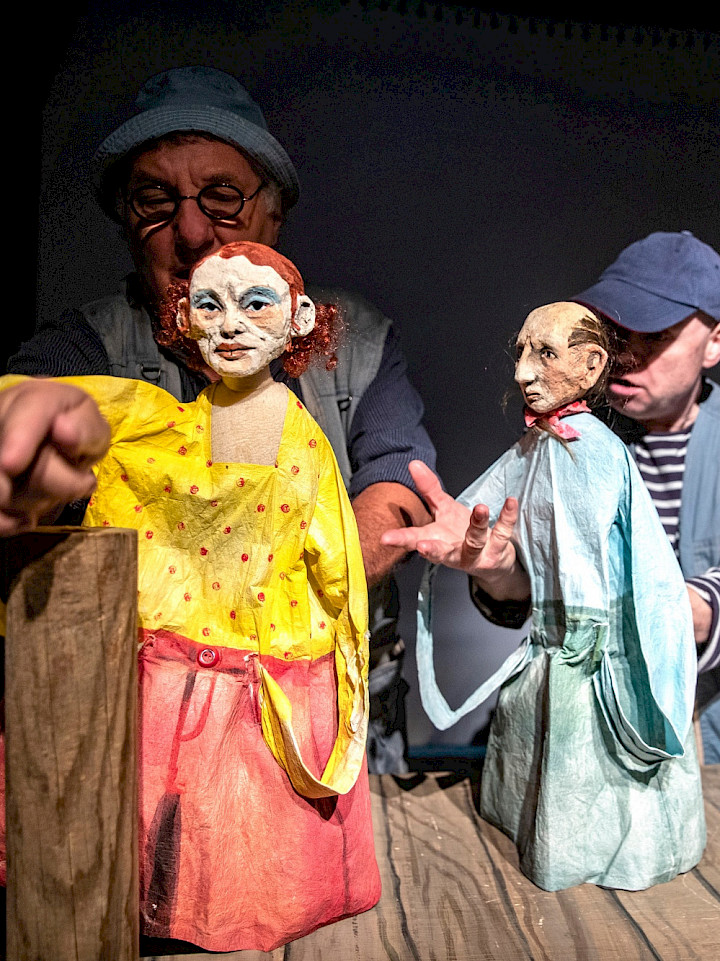 DER HUNDERTJÄHRIGE, DER AUS DEM FENSTER STIEG UND VERSCHWAND