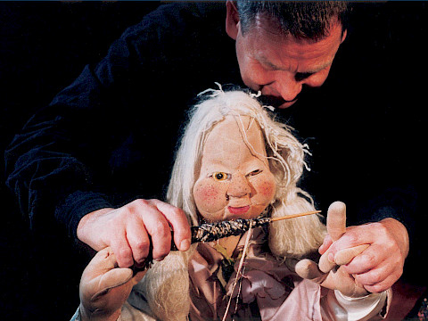 Inszenierungen abzugeben