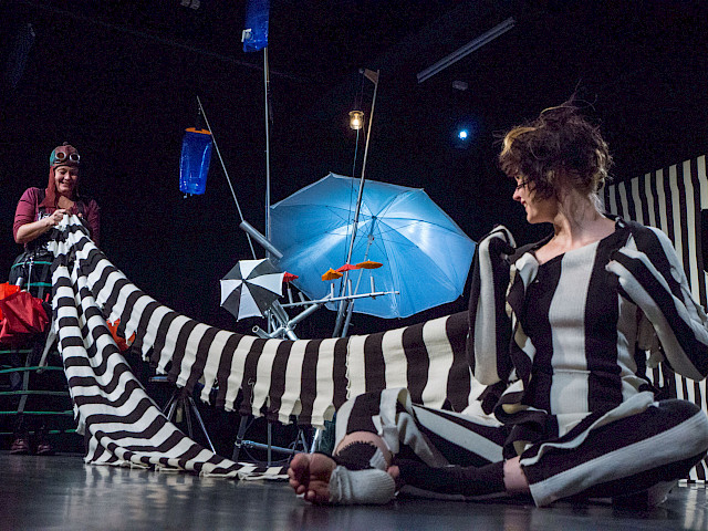 Szenenfoto aus: Zebraling und Knirpsmaschine, Theater Fadenschein